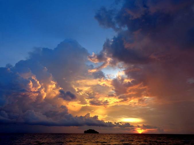 Regardless of the yucks of each season, Cambodian skies are still some of the most beautiful on earth.