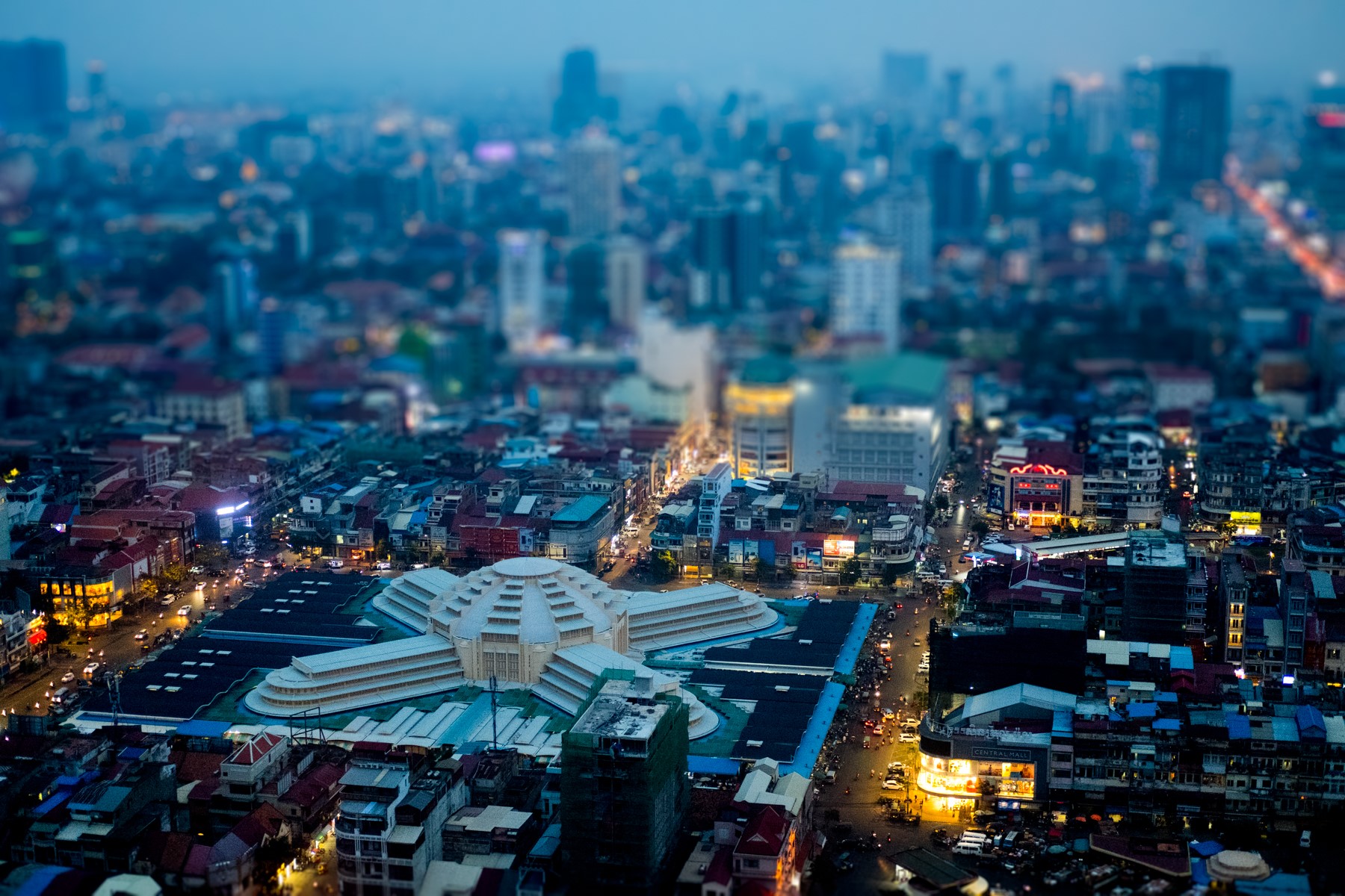 Night shot Phnom Penh